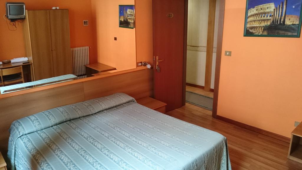 רומא Hotel Urbis מראה חיצוני תמונה