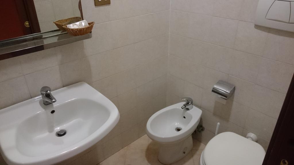 רומא Hotel Urbis מראה חיצוני תמונה