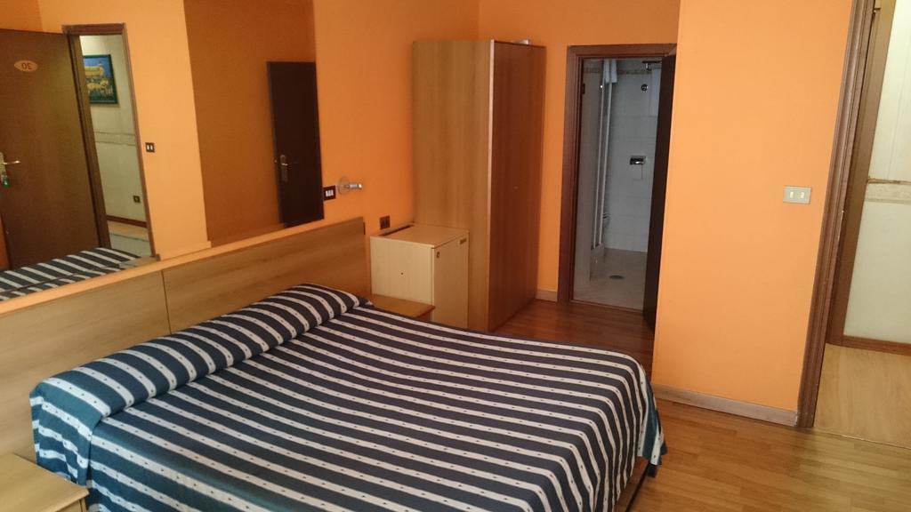 רומא Hotel Urbis מראה חיצוני תמונה