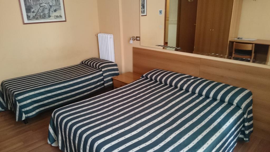 רומא Hotel Urbis מראה חיצוני תמונה