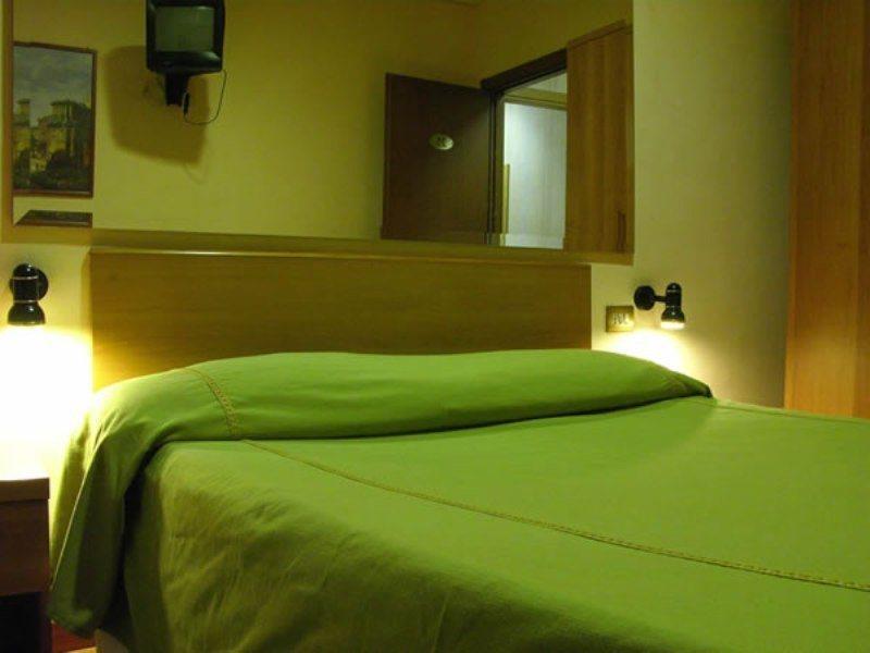 רומא Hotel Urbis מראה חיצוני תמונה