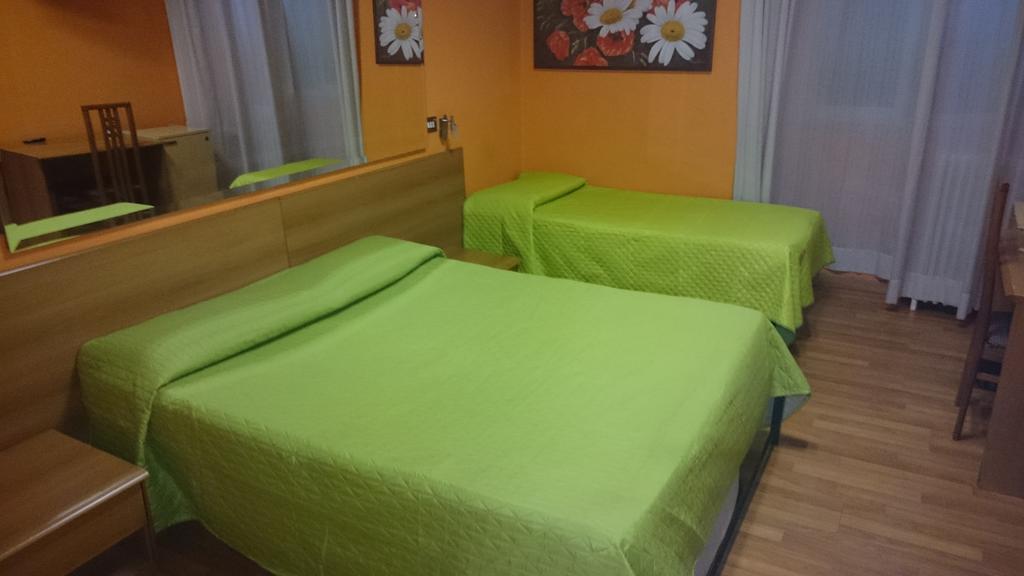 רומא Hotel Urbis מראה חיצוני תמונה
