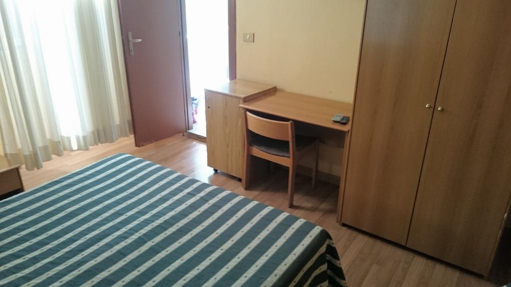 רומא Hotel Urbis מראה חיצוני תמונה