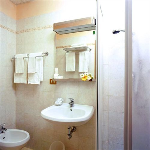 רומא Hotel Urbis מראה חיצוני תמונה