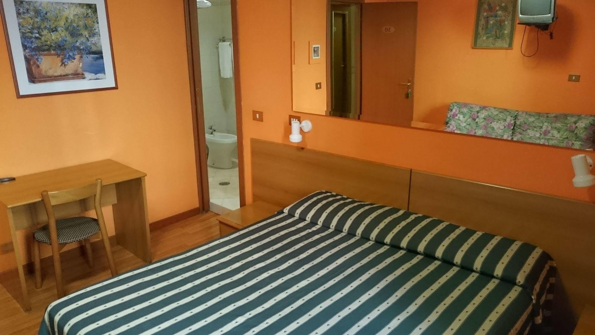 רומא Hotel Urbis מראה חיצוני תמונה